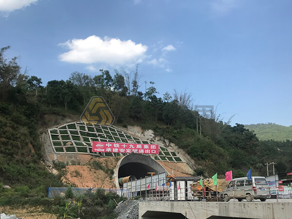 安定隧道自鉆式管棚超前支護(hù)項(xiàng)目全景圖 安定隧道自鉆式管棚超前支護(hù)項(xiàng)目全景圖